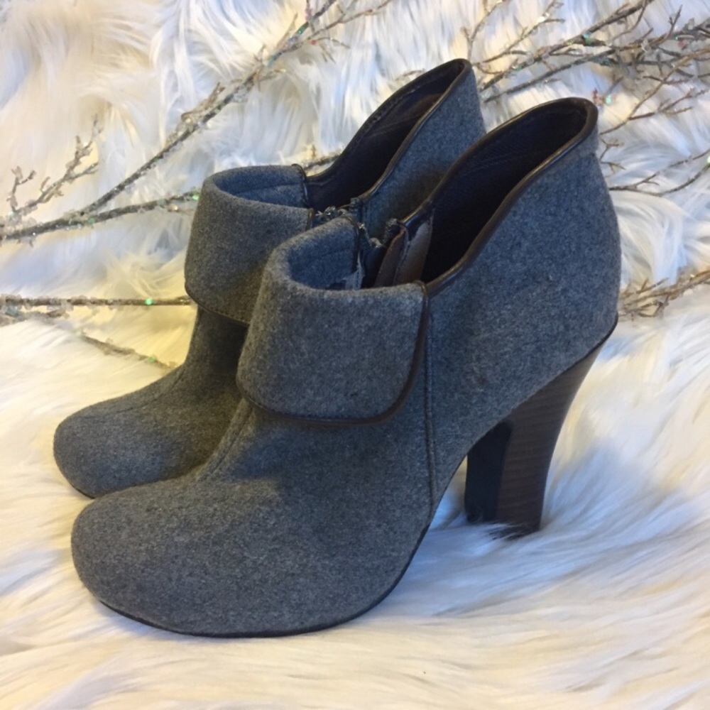 Fossil booties